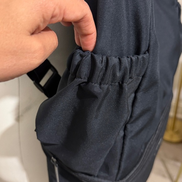 Beyond Yoga Convertible Gym Bag Backpack Black Studio Yoga - Picture 4 of 6